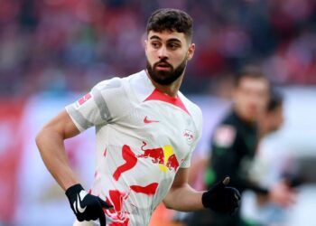Josko
Gvardiol semakin hampir untuk menyertai Manchester City dengan
perpindahan
rekod dunia.