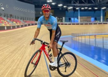 HARRIF Saleh ketika beraksi dalam saingan trek pada ACC di Velodrom Nasional, Nilai.
