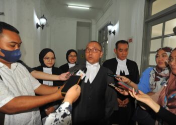 WAN SHAHARUDDIN WAN LADIN ditemui media di Mahkamah Tinggi Johor Bahru sebelum ini.