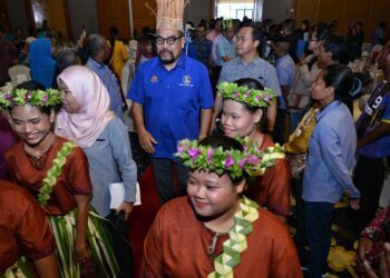 RAMLI Mohd. Nor ketika hadir pada Majlis Ramah Mesra Bersama Kepimpinan Masyarakat Orang Asli Negeri Sembilan di Seremban semalam.-UTUSAN/MOHD. SHAHJEHAN MAAMIN.