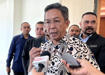 JALALUDDIN Alias ketika ditemui pemberita pada Program Malaysia Madani di dalam Perkhidmatan Awam Zon Selatan dan Penyerahan Jalur Gemilang kepada Cuepacs Negeri Sembilan, Melaka, Johor di Seremban hari ini.-UTUSAN/ZAKKINA WATI AHMAD TARMIZI.