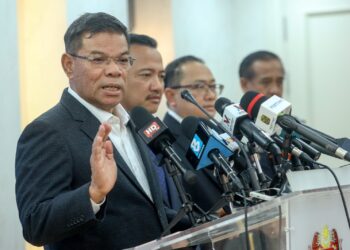 SAIFUDDIN Nasution Ismail dalam sidang akhbar khas di KDN, Putrajaya. - UTUSAN/FAISOL MUSTAFA