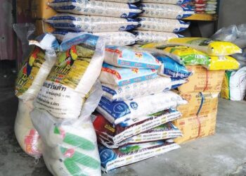 BERAS Siam mengalami kenaikan harga antara RM1 hingga RM2 ketika tinjauan di sekitar Wakaf Bharu Tumpat, Kelantan. - UTUSAN/ROHANA ISMAIL
