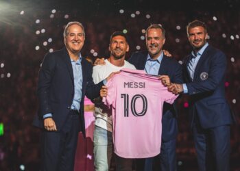 LIONEL Messi (dua, kiri) diperkenalkan secara rasmi kepada penyokong Inter Miami kelmarin.