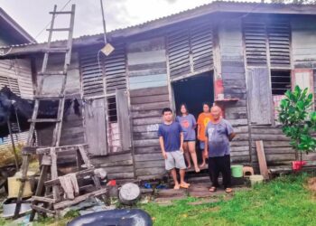 KEADAAN rumah diduduki keluarga Lai Seng Havy di Jalan Woo Saik Hong di Teluk Intan, Perak. – UTUSAN/AIN SAFRE BIDIN