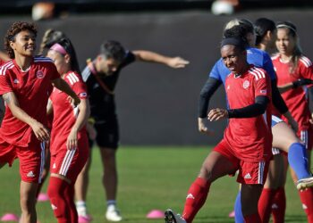 PEMAIN Filipina menjalani latihan akhir di Auckland, New Zealand semalam menjelang pertemuan menentang Norway hari ini.