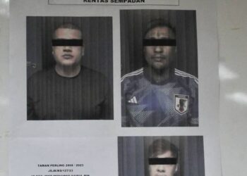 TIGA warga Singapura yang menjalankan sindiket penipuan 'Job Scam' berjaya ditangkap pada Sidang Media di IPK, Johor Bahru, hari ini. - UTUSAN/RAJA JAAFAR ALI