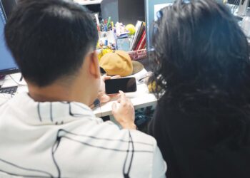 INTERNET memudahkan lagi remaja untuk mendapatkan video atau gambar pornografi. 
– Gambar hiasan