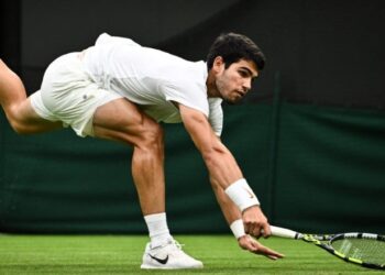 CARLOS Alcaraz mara ke suku akhir Wimbledon selepas menewaskan Matteo Berrettini dari Itali.