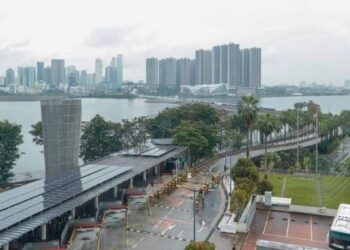 SINGAPURA komited laksana beberapa inisiatif bantu selesai isu kesesakan aliran trafik di Tambak Johor.