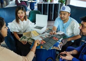 DR. ZYRO Wong (dua dari kanan) ketika ditemubual wartawan Utusan Malaysia, Zareen Humairah Sejahan di Hotel Park Royal Collection, Kuala Lumpur semalam. Turut hadir sama Ketua Pegawai Eksekutif ChamRun Digital Group, Adj. Prof. Dr. Behrang Parhizkar (kanan) dan Pengarah Urusan HAL Empire Sdn. Bhd., Jenna Wang. - UTUSAN/MUHAMAD IQBAL ROSLI