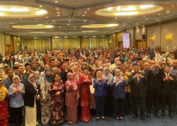 NANCY Shukri (tengah) pada Majlis Perasmian Program Persidangan PPDK Peringkat Kebangsaan Tahun 2023 di Seremban hari ini.-UTUSAN/NOR SHAFAWATI YUP.