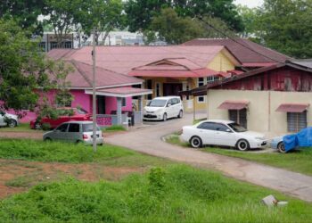 KEJADIAN berlaku dalam rumah kedua beradik itu di Kampung Bukit Piatu, Melaka. - UTUSAN/SYAFEEQ AHMAD