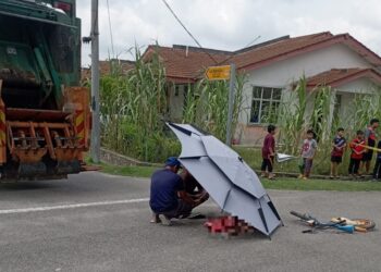 SEORANG kanak-kanak perempuan maut apabila basikal yang ditunggangi berlanggar dengan lori sampah dalam kejaidan di Taman Pinggiran Felda Sungai Kelamah, Gemas, Tampin pagi tadi.