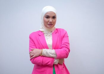 PUTERI SARAH ditemui selepas Majlis Pengumuman Prakemuncak Anugerah Bintang Popular (ABP) di Jalan Sungai Penchala, di sini, semalam.-UTUSAN/M.FIRDAUS M.JOHARI
