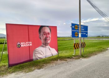 POSTER Perdana Menteri yang dirosakkan pihak tidak bertanggungjawab di Tanjung Kapur, Jitra di Kubang Pasu.