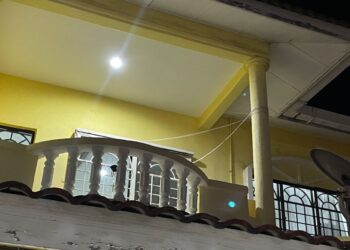 KEJADIAN berlaku dalam rumah dua beranak berkenaan di Taman Kota Laksamana, Melaka.