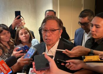 ABANG Johari Ketika ditemui media selepas menghadiri Majlis Menandatangani Memorandum Persefahaman (MoU) Innocement Sdn Bhd, antara SCG International dan YTL Cement Berhad, di Hotel Grand Margherita, Kuching petang tadi.