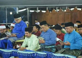TUANKU Muhriz Ibni Almarhum Tuanku Munawir berkenan hadir pada Sambutan Maal Hijrah 1445 Hijrah Peringkat Negeri Sembilan yang diadakan di Masjid Negeri, Seremban malam tadi. UTUSAN/ZAKKINA WATI AHMAD TARMIZI.