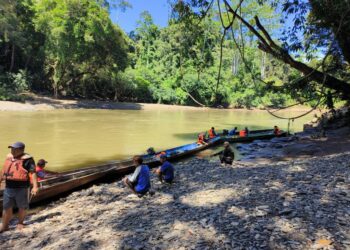 SUNGAI Tutoh, Ulu Baram yang merupakan lokasi kejadian insiden bot karam melibatkan seorang warga emas OKU masih belum ditemukan.
