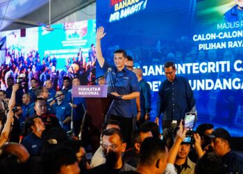 MOHAMED Azmin Ali diumum calon bagi kerusi DUN Hulu Kelang. - UTUSANSHIDDIEQIIN ZON