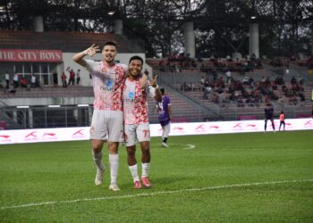 Penyerang KL City FC, Romel Morales meraikan jaringan ketika membenam Kelantan 5-1 dalam aksi Liga Super yang berlangsung di Stadium Kuala Lumpur, Cheras hari ini.