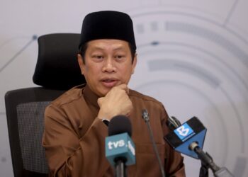 AHMAD MASLAN