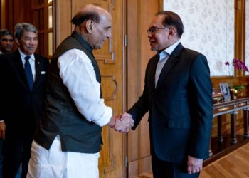 ANWAR Ibrahim menerima kunjungan hormat Menteri Pertahanan India, Shri Rajnath Singh, di pejabat beliau, Putrajaya. - GAMBAR IHSAN PEJABAT PERDANA MENTERI