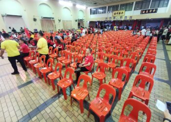GAMBAR yang tular di media sosial yang mendakwa ceramah yang dianjurkan parti DAP di sebuah lokasi di Pulau Pinang kosong dan tidak mendapat sambutan orang ramai. - Pic MEDIA SOSIAL
