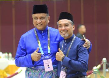 REEZAL MERICAN Naina Merican (kiri) dan Khaliq Mehtab Mohd. Ishaq akan bertanding satu lawan satu di kerusi DUN Bertam pada PRN-15 Pulau Pinang.