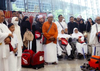 EMRAZ menerbangkan semula jemaah bermula hari ini.