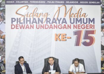 ABDUL Ghani Salleh ketika sidang akhbar di Menara SPR, Putrajaya. - UTUSAN/FAIZ ALIF ZUBIR