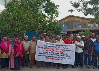 AHLI PDM Kandis membantah calon PN Kota Siputeh yang didakwa bukan orang tempatan di Jerlun.