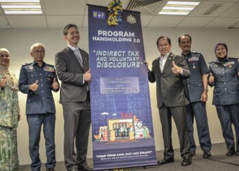 AHMAD Maslan merasmikan pelancaran Program VDP di Putrajaya. - UTUSAN/FAIZ ALIF ZUBIR