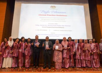 KKM melancarkan garis panduan amalan klinikal khusus bagi menangani jerawat vulgaris dalam kalangan remaja di Putrajaya. - UTUSAN/FAISOL MUSTAFA