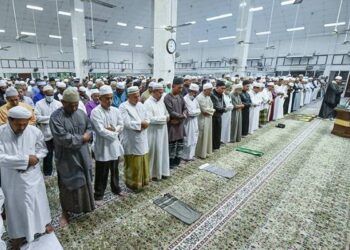 MASJID dan surau di Terengganu dilarang mengadakan sebarang program berunsur politik berkuat kuasa serta-merta.
