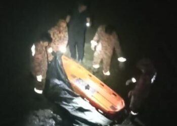 MAYAT lelaki murung yang hilang selepas terjun Sungai Endau kelmarin ditemukan pemancing di kawasan jeti LKIM Endau.