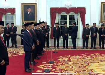 BARISAN Timbalan Menteri baharu yang dilantik di Istana Negara, Jakarta. - AGENSI