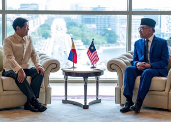 ANWAR Ibrahim mengadakan perbincangan dengan Ferdinand Marcos Jr. di Perdana Putra, Putrajaya. - GAMBAR IHSAN PEJABAT PERDANA MENTERI