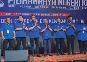 ANTARA calon BN yang akan bertanding pada pilihan raya negeri (PRN) seperti yang diumumkan di Pusat Dagangan Dunia Kuala Lumpur (WTC KL), 21 Julai lalu. – UTUSAN/FARIZ RUSADIO