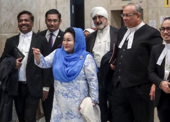 ROSMAH Mansor hadir di Mahkamah Rayuan Putrajaya bagi permohonan untuk menangguhkan rayuan kes projek solar hibrid. - UTUSAN/FISOL MUSTAFA