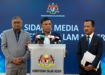 SAIFUDDIN Nasution Ismail dalam sidang akhbat khas di Putrajaya. - UTUSAN/FAISOL MUSTAFA