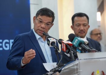 SAIFUDDIN Nasution Ismail dalam sidang akhbar khas di Putrajaya. - UTUSAN/FAISOL MUSTAFA