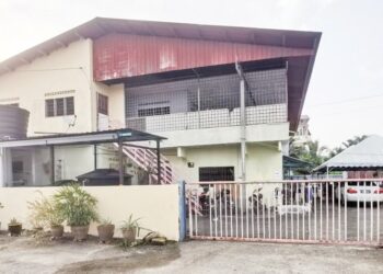 RUMAH Titian Ashraful Rohaniah di Teluk Intan yang memerlukan sumbangan orang ramai untuk menampung kos operasi. – UTUSAN/AIN SAFRE BIDIN