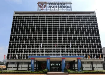 PELAKSANAAN projek tenaga boleh baharu bakal membantu membekalkan tenaga elektrik hijau kepada Tenaga Nasional Berhad. – GAMBAR HIASAN