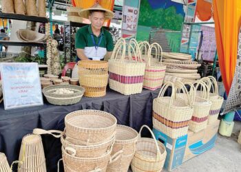 EMPIN Galing menunjukkan produk kraftangan rotan yang dijual sempena Hari Peladang, Penternak dan Nelayan (HPPN) Negeri Sabah baru-baru ini.