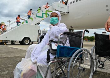 KEMENTERIAN Agama mencadangkan supaya semua jemaah menjalani pemeriksaan kesihatan sebelum membayar yuran haji bagi mengurangkan kematian di tanah suci. - AFP
