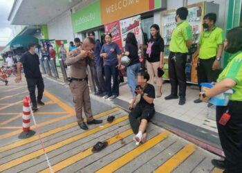 ARKORN Yuenyong cedera di kakinya akibat ditembak polis. - AGENSI