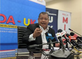 NOOR Azlan Ghazali dalam sidang  media khas ‘Ekonomi Madani: Mencapai Sasaran’di GSB UKM Bangi, semalam.