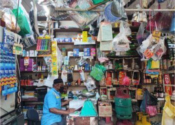 PERMINTAAN domestik terhadap sektor perdagangan runcit diunjur terus kukuh selaras dengan penurunan kadar pengangguran negara. – GAMBAR HIASAN